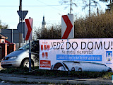 Nowogród: Banery z treścią "Jedź do domu!"   [FOTO]