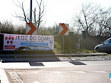 Nowogród: Banery z treścią "Jedź do domu!"   [FOTO]
