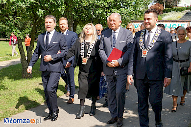 602. rocznica nadania Łomży praw miejskich. Uroczysta sesja plenerowa w parku  [FOTO]