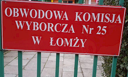 Kto w obwodowych komisjach wyborczych w Łomży? Pełna lista nazwisk
