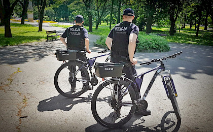 Codziennie na rowerach patrolują ulice, skwery, parki