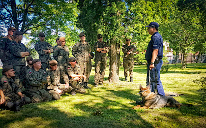 Policjanci wsparli w szkoleniu „terytorialsów” z Łomży