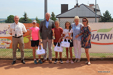 Tenisowe zmagania w ramach "Piątuś Cup"