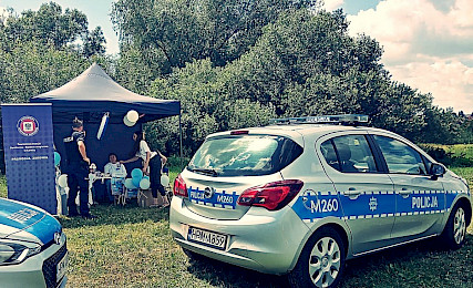 Promują bezpieczne spędzanie czasu na wakacjach