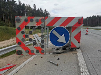 REGION: 31 latek po alkoholu wjechał w przyczepę sygnalizacyjną