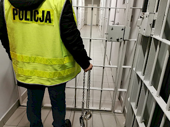 TAKSÓWKARZ KRADŁ PALIWO i TABLICE REJESTRACYJNE