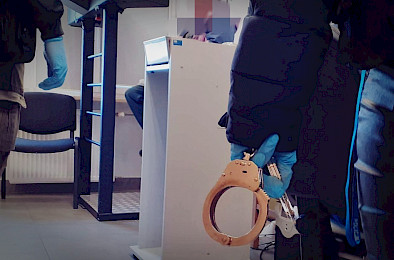 Kiedy na drodze złodzieja stanęła ekspedientka, uderzył ją w twarz