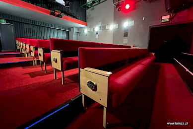Teatr z grantem na wymianę foteli dla widzów