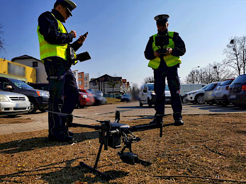 Latali dronem