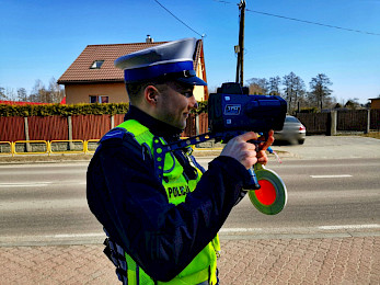 81 przekroczeń prędkości