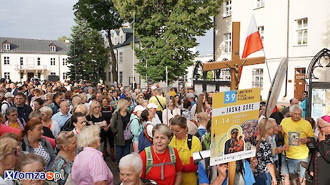 Pielgrzymi z Łomży wyruszyli na Jasną Górę [FOTO]