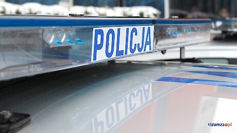Policjanci eskortowali do szpitala roczną dziewczynkę