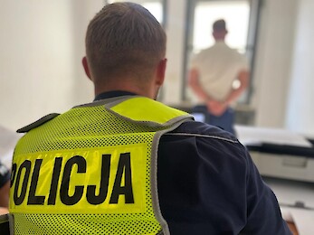 Poszukiwany wpadł, bo przekroczył prędkość