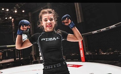 ŁOMŻYŃSKA POLICJANTKA NA PODIUM W ZAWODACH MMA
