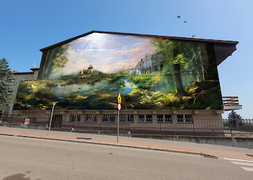 Jaki mural na budynku III LO?