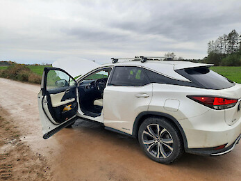Lexus odzyskany pod Łomżą  [FOTO]