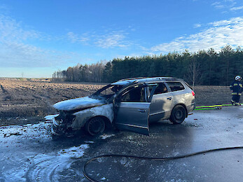 Volkswagen Passat zapalił się podczas jazdy  [FOTO]