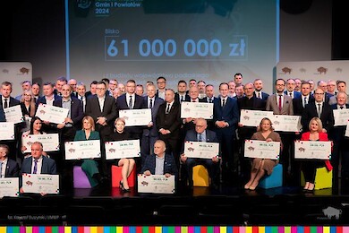 Łomża z czekiem na budowę sali sportowej SP 5