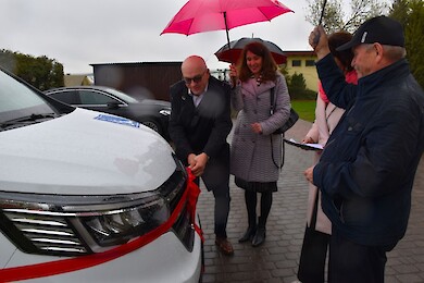 Nowy samochód do transportu osób niepełnosprawnych w Środowiskowym Domu Samopomocy w Kownatach