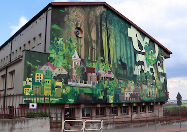 Mural na ścianie III Liceum  [FOTO]