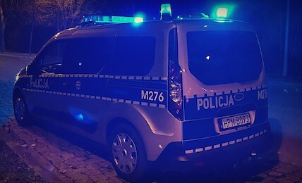 Pijany 38-latek skończył jazdę na drzewie
