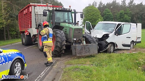 Wypadek pod Łomżą - kierowca w szpitalu