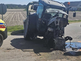REGION: Zderzenie pociągu z traktorem  [FOTO]