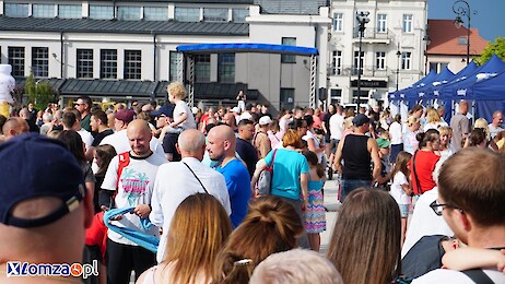 Tłumy łomżyniaków na Starym Rynku  [FOTO]