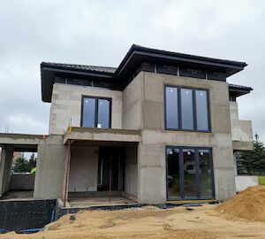 Oferuje uslugi budowlane